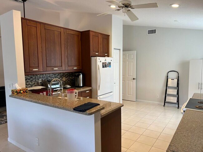 Building Photo - 10596 Sunset Isles Ct