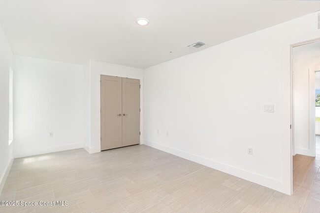 Building Photo - 1605 Par St NE