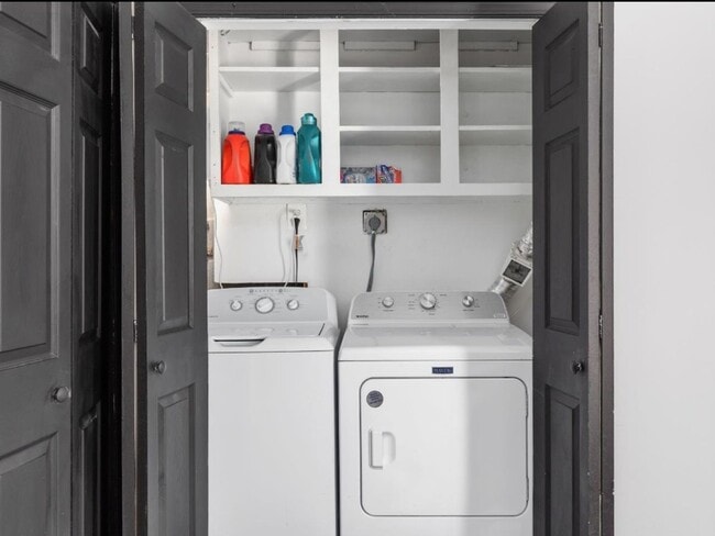 Building Photo - 8446 Willow Glen Ct