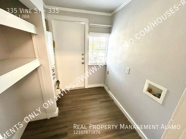 Building Photo - *MOVE IN SPECIAL* AVAILABLE NOW! 2 Bedroom...