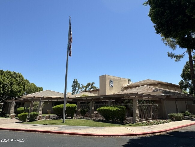 Building Photo - 1625 E Edgewater Dr