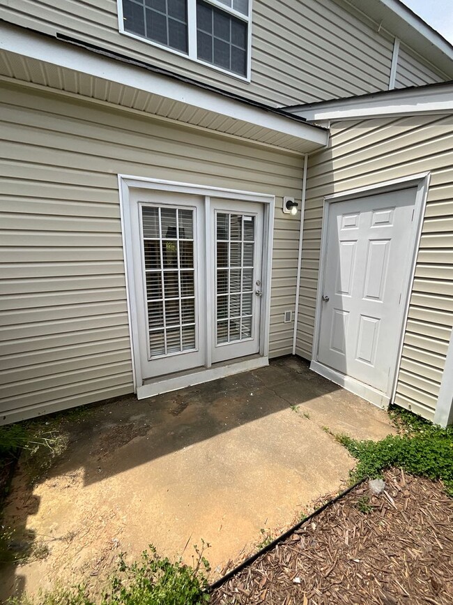 Building Photo - Charming Townhome in Greensboro