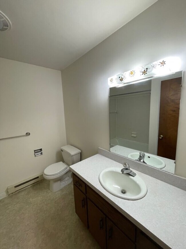 Building Photo - 550 S Hanover St