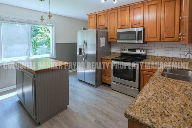 Building Photo - 9356 Charbar Cir