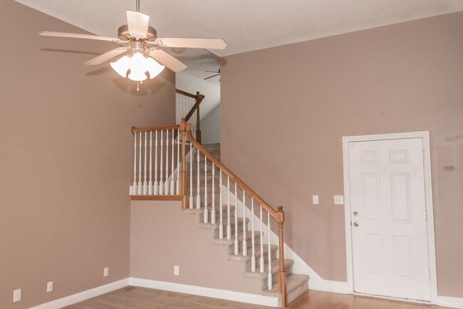 Building Photo - Nice home located on quiet Culdesac!