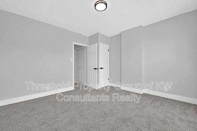 Building Photo - 342 E Morrill Ave