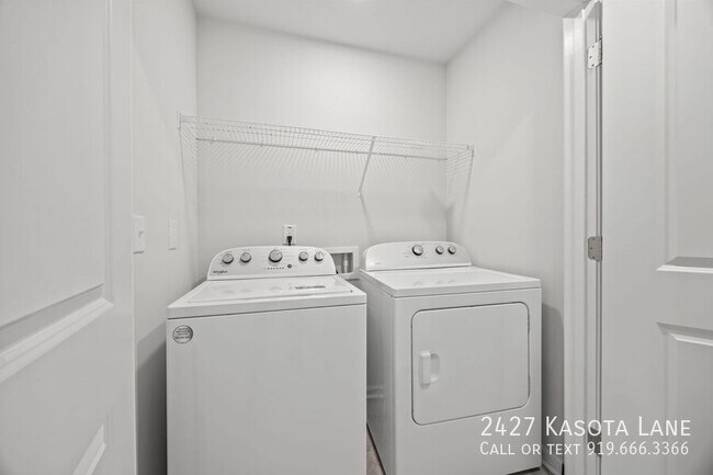 Building Photo - 2427 Kasota Ln