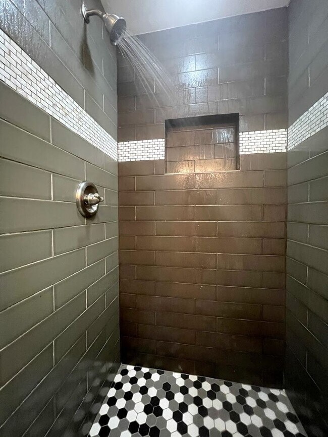 Building Photo - 2834 N Ridgeway