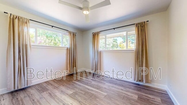 Building Photo - 475 Country Club Dr
