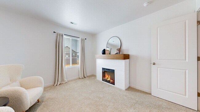 Building Photo - Like New Home W/ 3 Bed, Office, & Loft