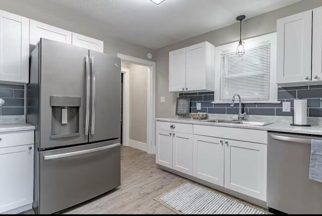 Building Photo - 906 North Main Street