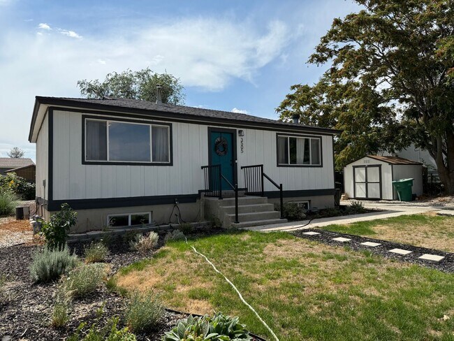 Primary Photo - Modern Comfort in the Heart of West Jordan...