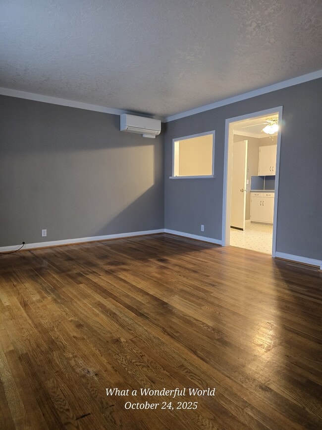 Building Photo - 583 Delmar Dr N