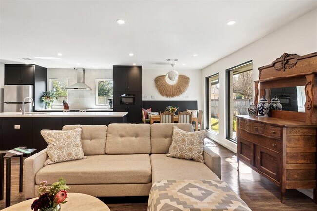 Building Photo - 6805 Western Oaks Blvd