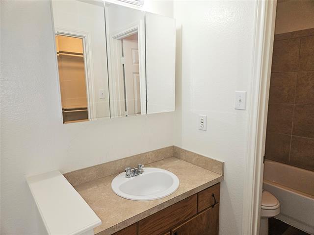 Building Photo - 508 E Denton Dr