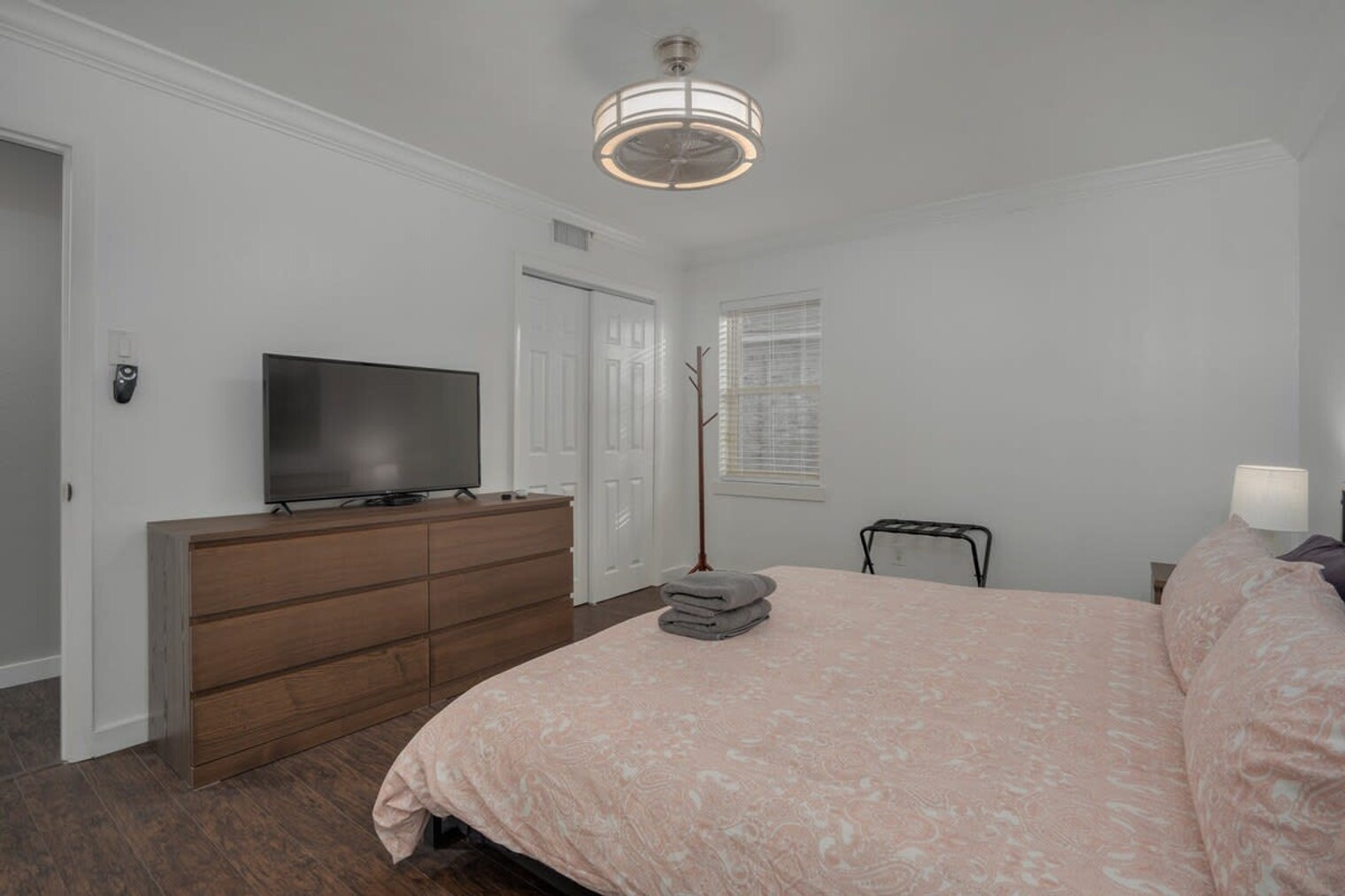 Building Photo - 7809 Claremont Dr