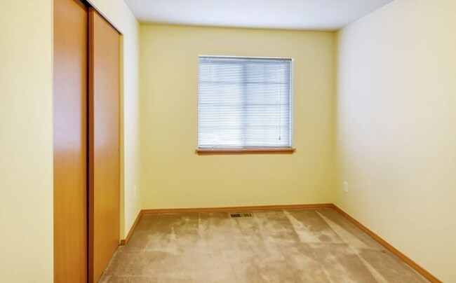 Building Photo - Spacious 3BD 2BA