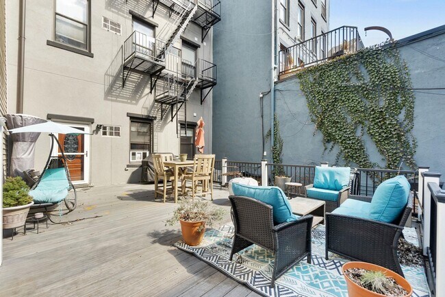 Building Photo - 603 1st St