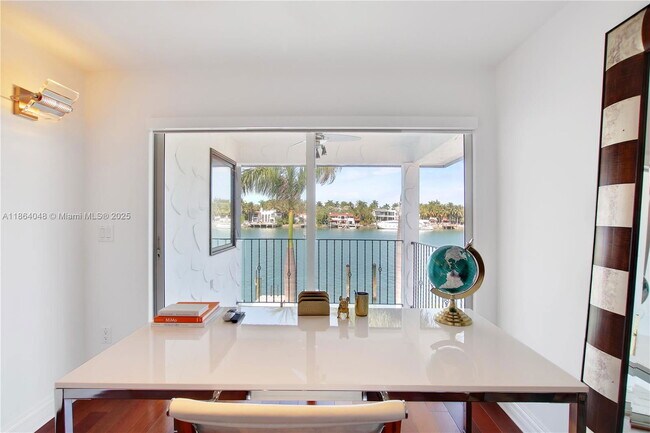 Building Photo - 257 N Coconut Ln