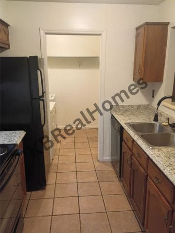 Building Photo - 5791 Plum Valley Dr