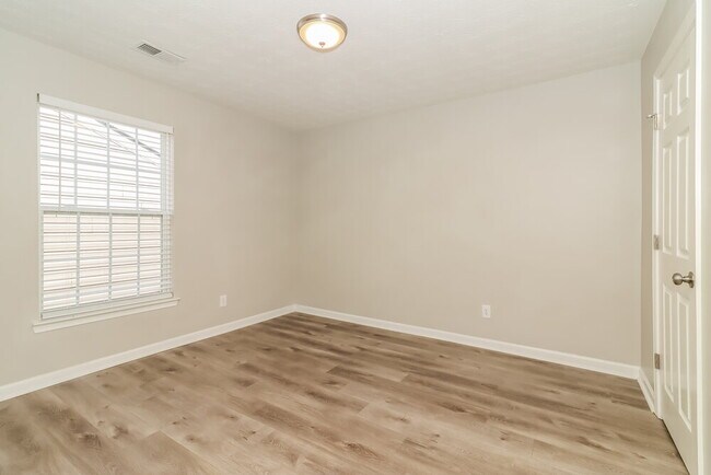 Building Photo - 236 Arrowhead Dr