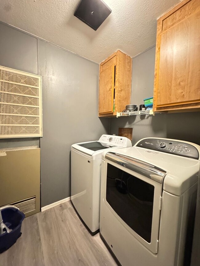 Building Photo - Home close to Casinos and River