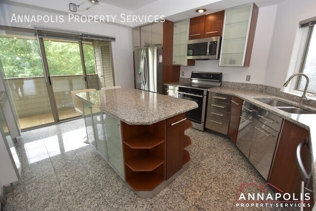 Building Photo - 2106 Chesapeake Harbour Dr