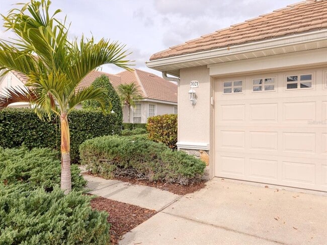 Building Photo - 7021 Woodmore Terrace