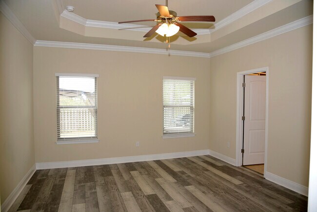 Building Photo - 289 Dickens Dr