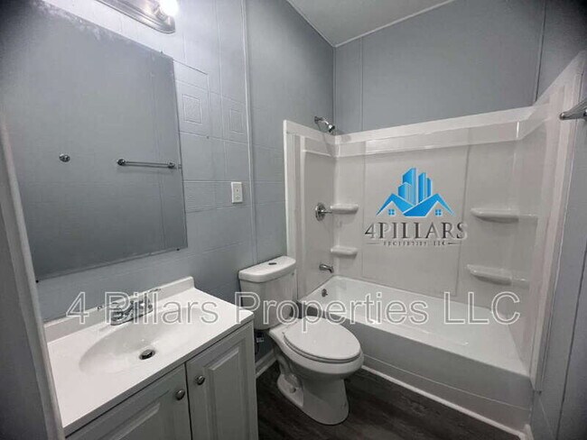 Building Photo - 3904 Deodar St