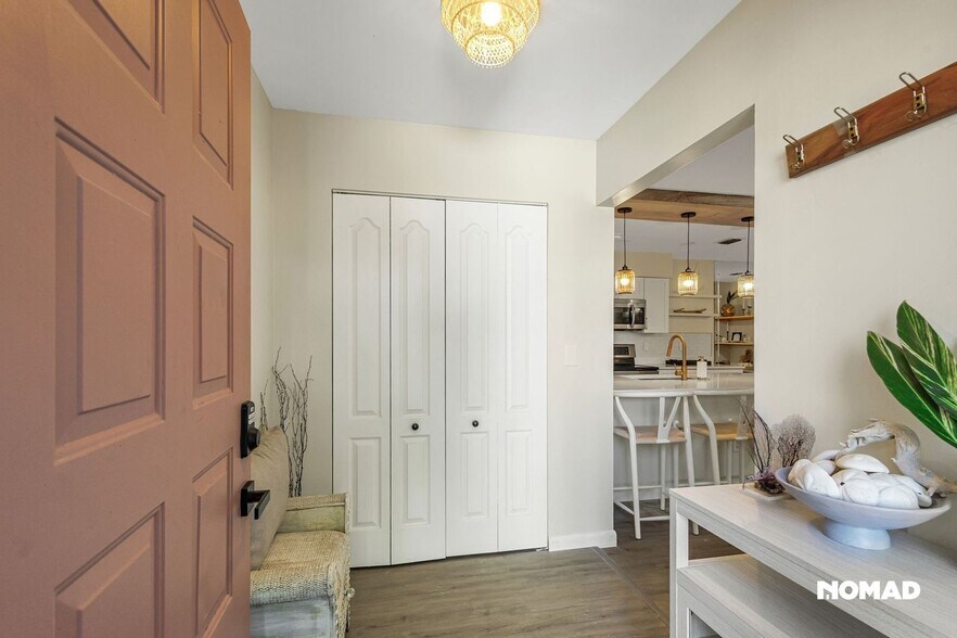 Building Photo - 4093 NW Cinnamon Tree Cir