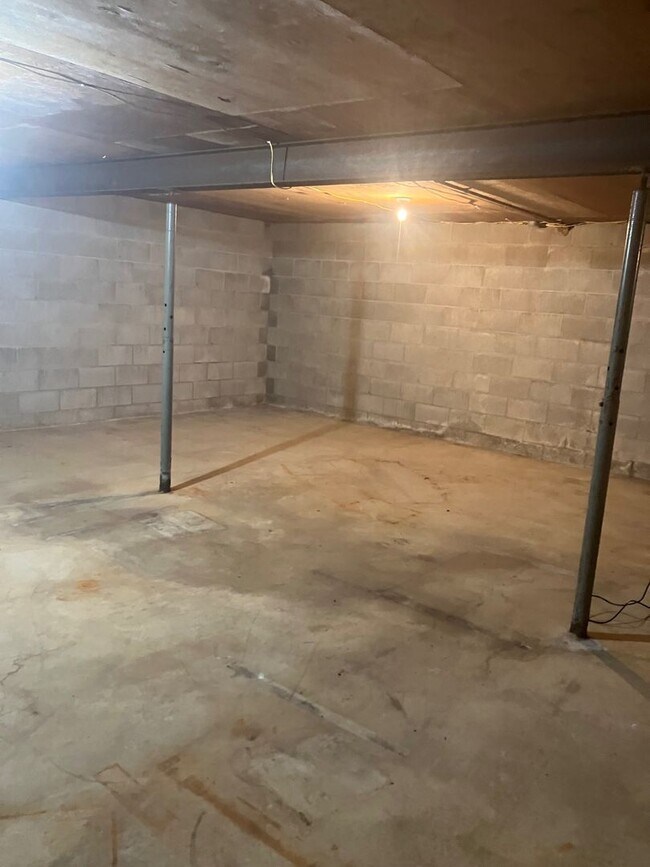 Building Photo - Stettin Duplex