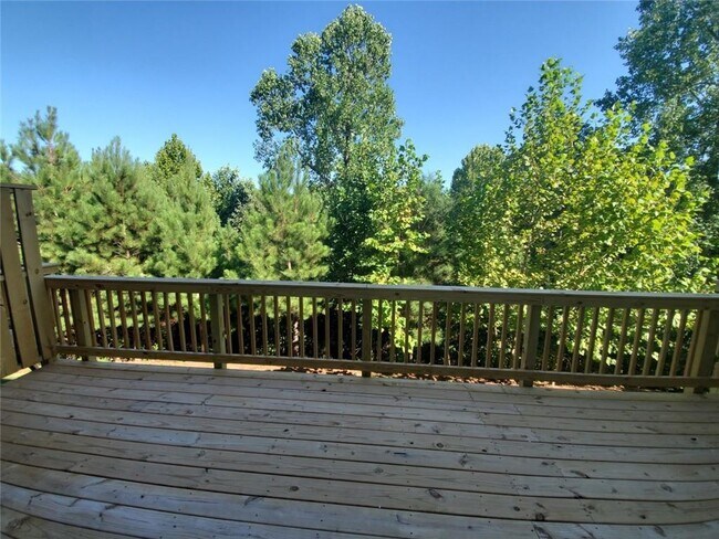 Building Photo - 881 Sunset Park Dr