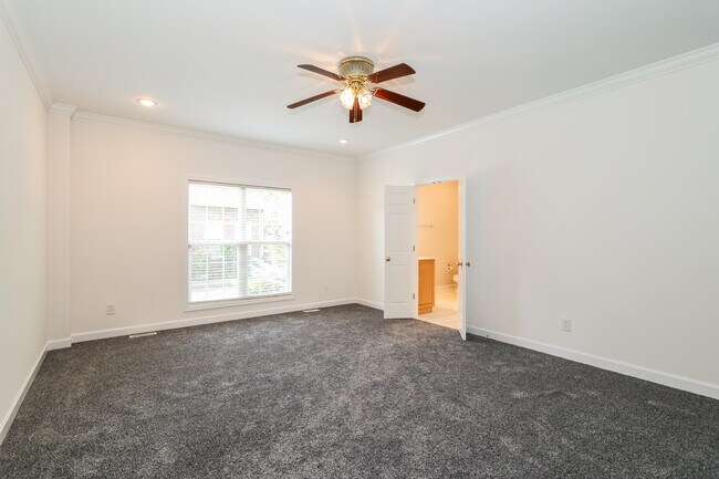 Building Photo - 110 Overhill Dr