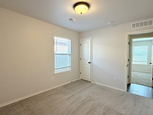 Building Photo - 18600 Luna Dr