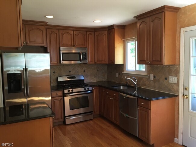 Building Photo - 27 Haddon Rd