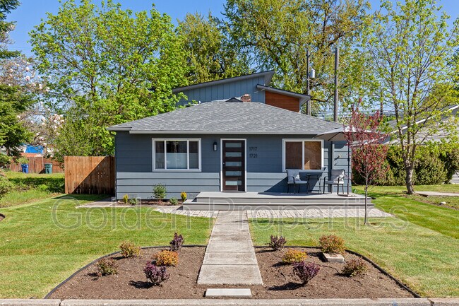 Building Photo - 1721 E Lakeside Ave