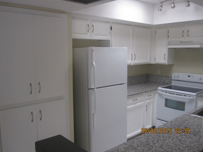 Building Photo - Lazy Creek Townhomes.