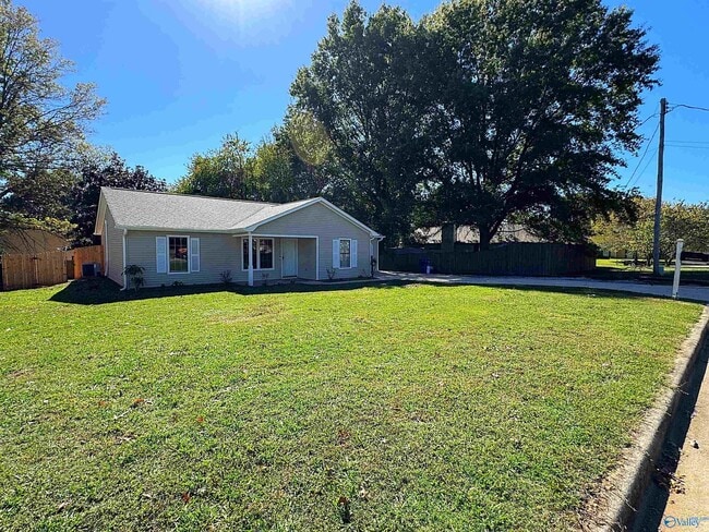 Building Photo - 103 Whisperwood Ln