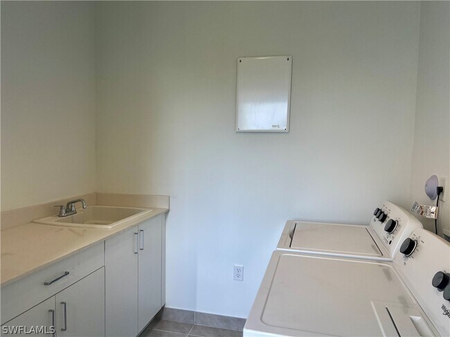 Building Photo - 5114 Panella Ave