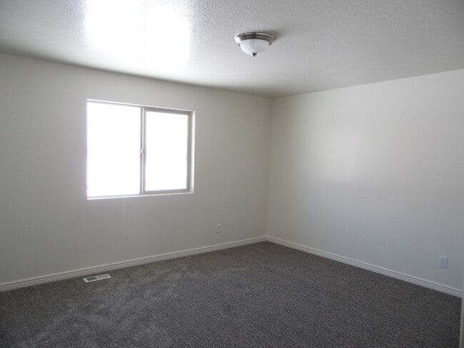 Building Photo - 705 S 260 W