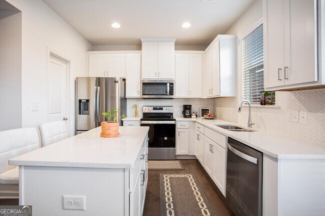 Building Photo - 2414 Fitts Dr