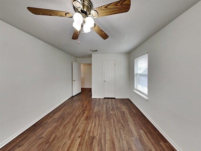 Building Photo - 3719 Pine Lake Dr