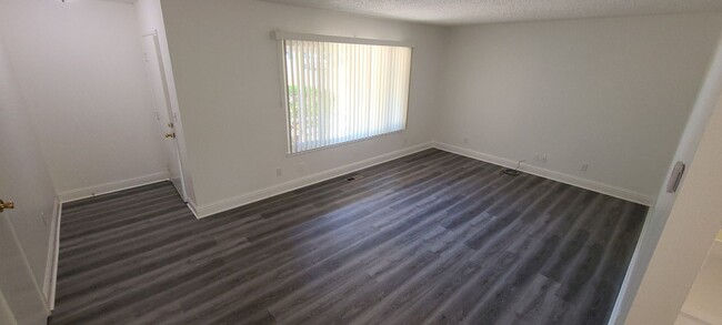 Building Photo - Walking Distance to Downtown Sebastopol