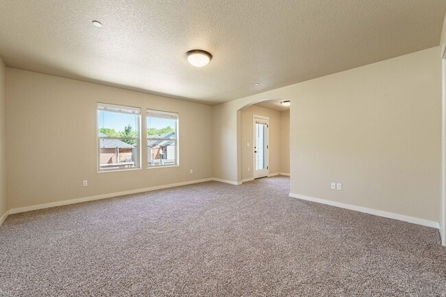 Building Photo - ASK ABOUT OUR AUGUST MOVE IN SPECIAL: Spac...