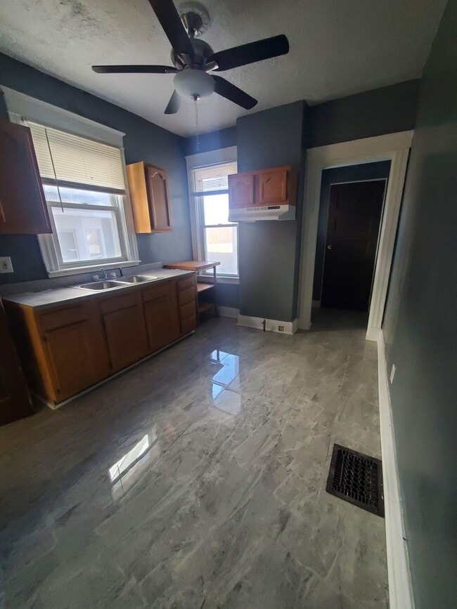 Building Photo - 1526 Dixmont Ave