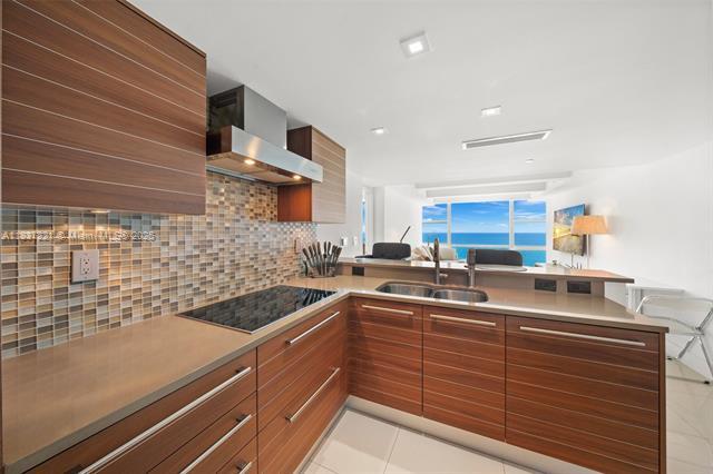 Building Photo - 6801 Collins Ave