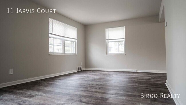 Building Photo - Move in special! First month free rent!