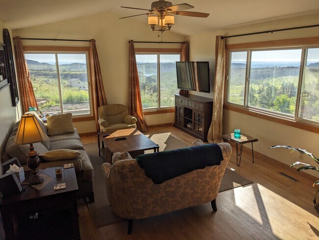 Building Photo - 6009 Blue Spruce Dr