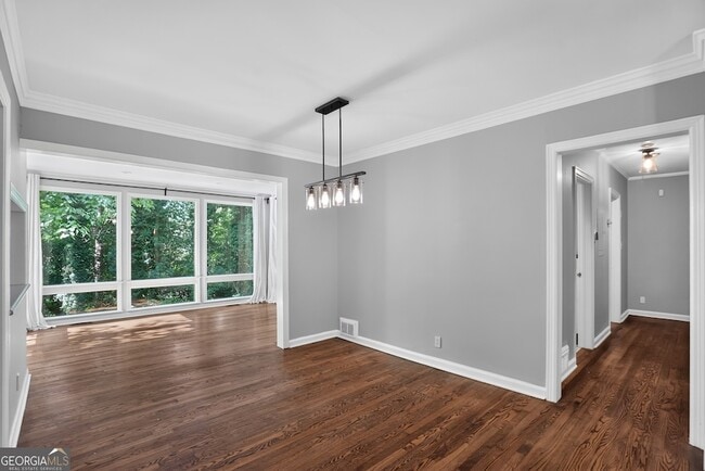 Building Photo - 807 Cardova Dr NE